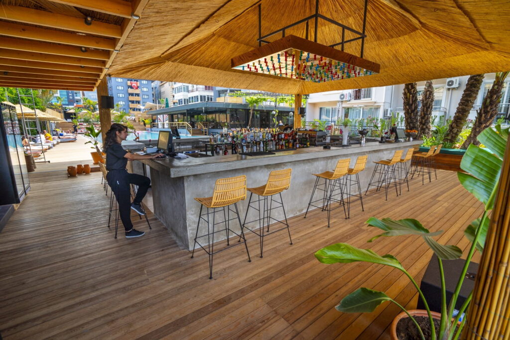 cc-media-captain_cook_bar-3