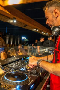 cc-media-live_dj_performance