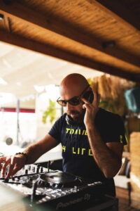 cc-media-live_dj_performance-3