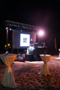 cc-media-live_dj_performance_beach_party